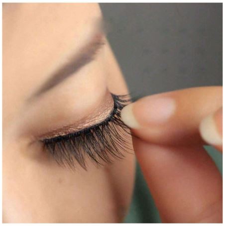 SELF ADHESIVE LASH STRIPS