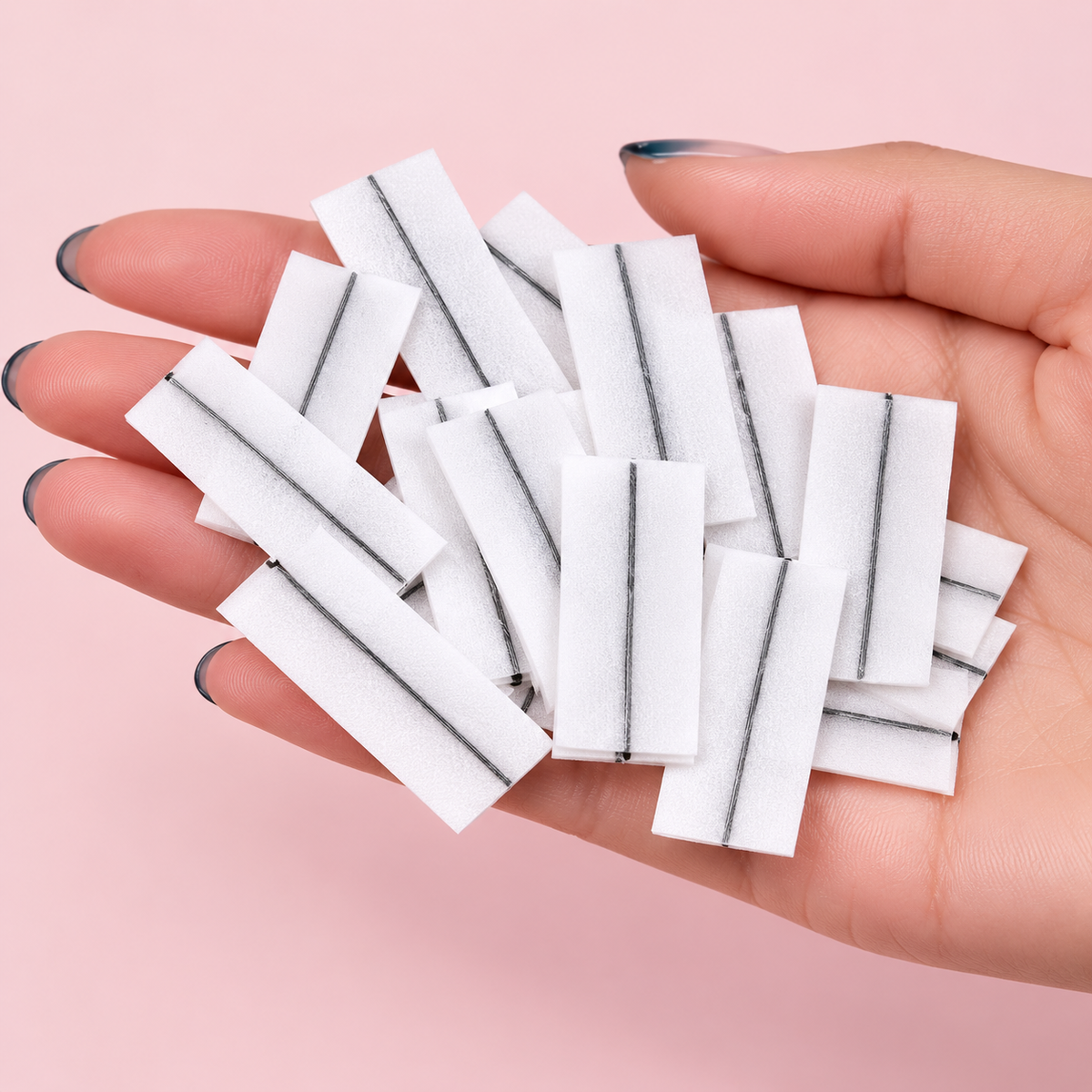 SELF ADHESIVE LASH STRIPS